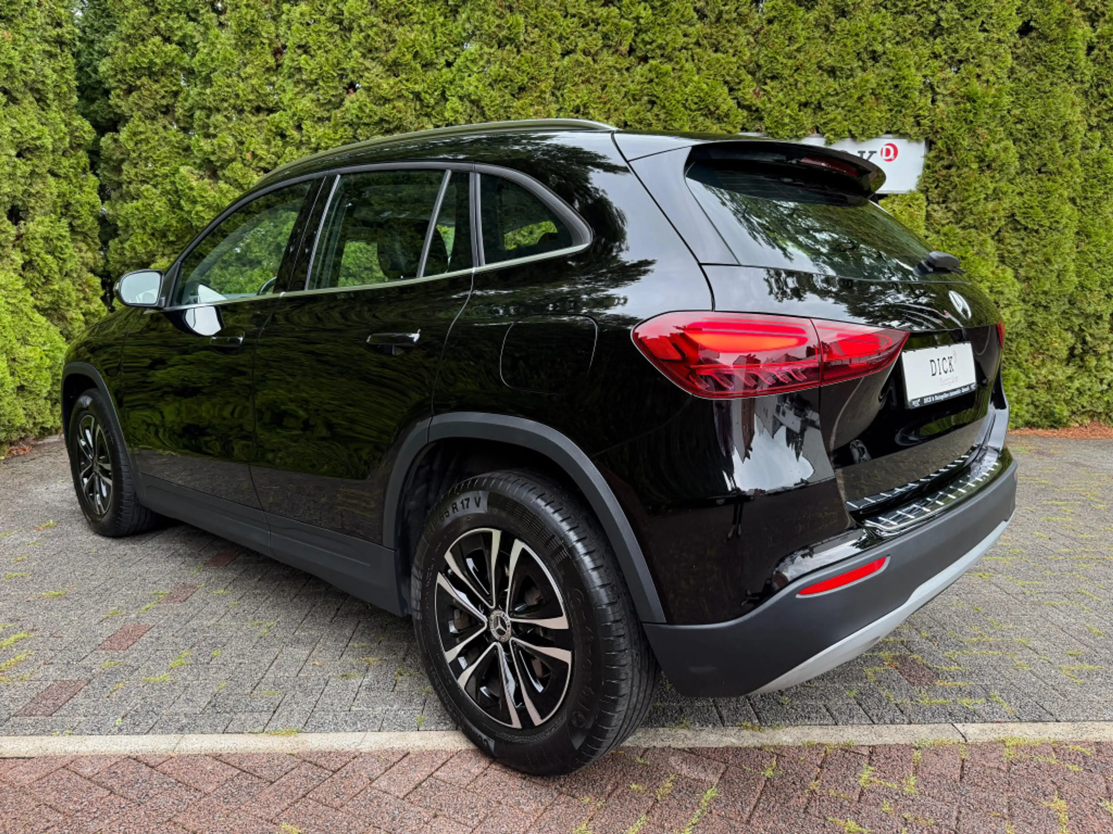 Mercedes-Benz GLA 180 7G LED+MBUX+VIRT+SHZ+KAM+T-LEDER+NAV+DAB — photo 5