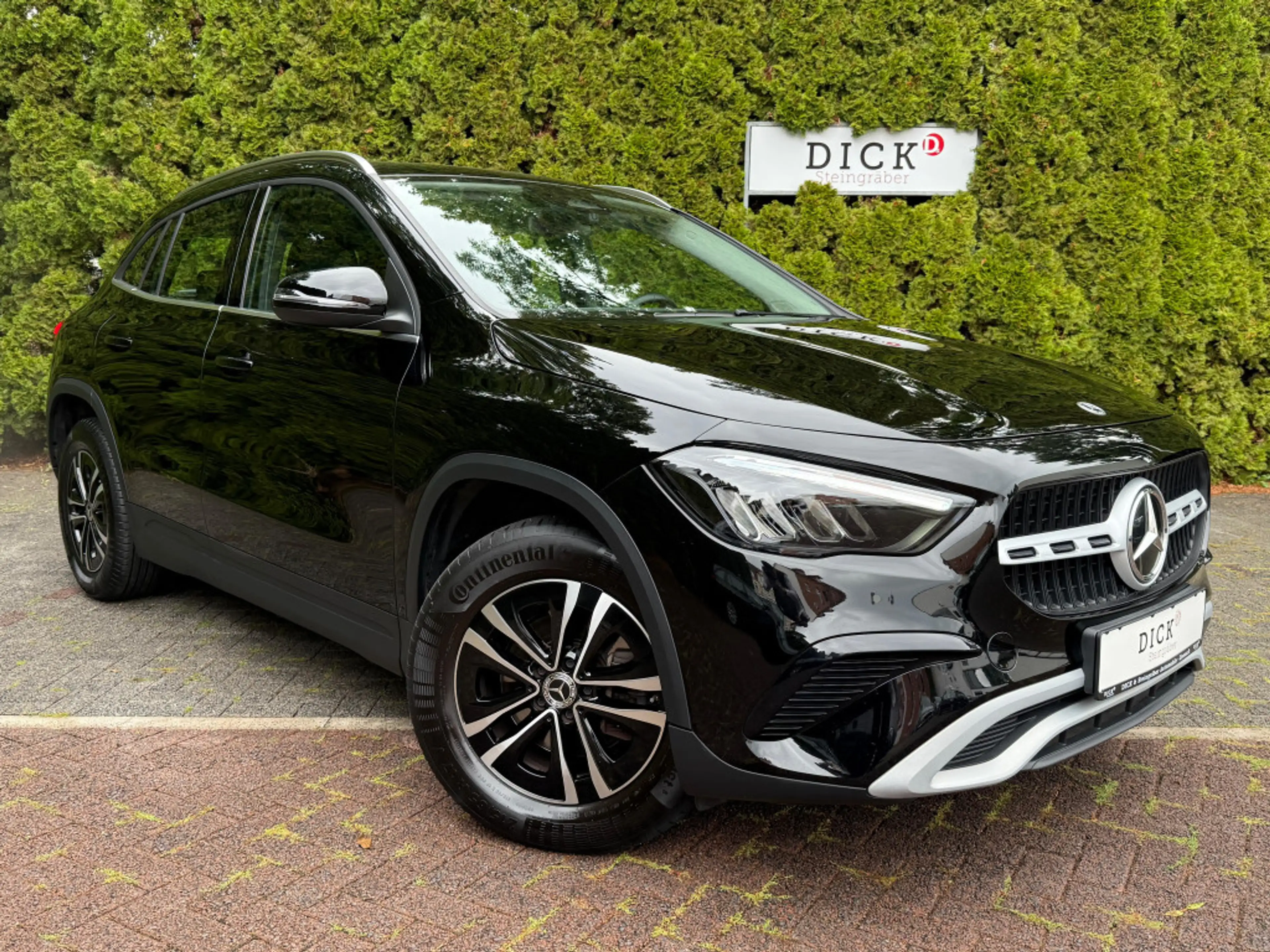 Mercedes-Benz GLA 180 7G LED+MBUX+VIRT+SHZ+KAM+T-LEDER+NAV+DAB