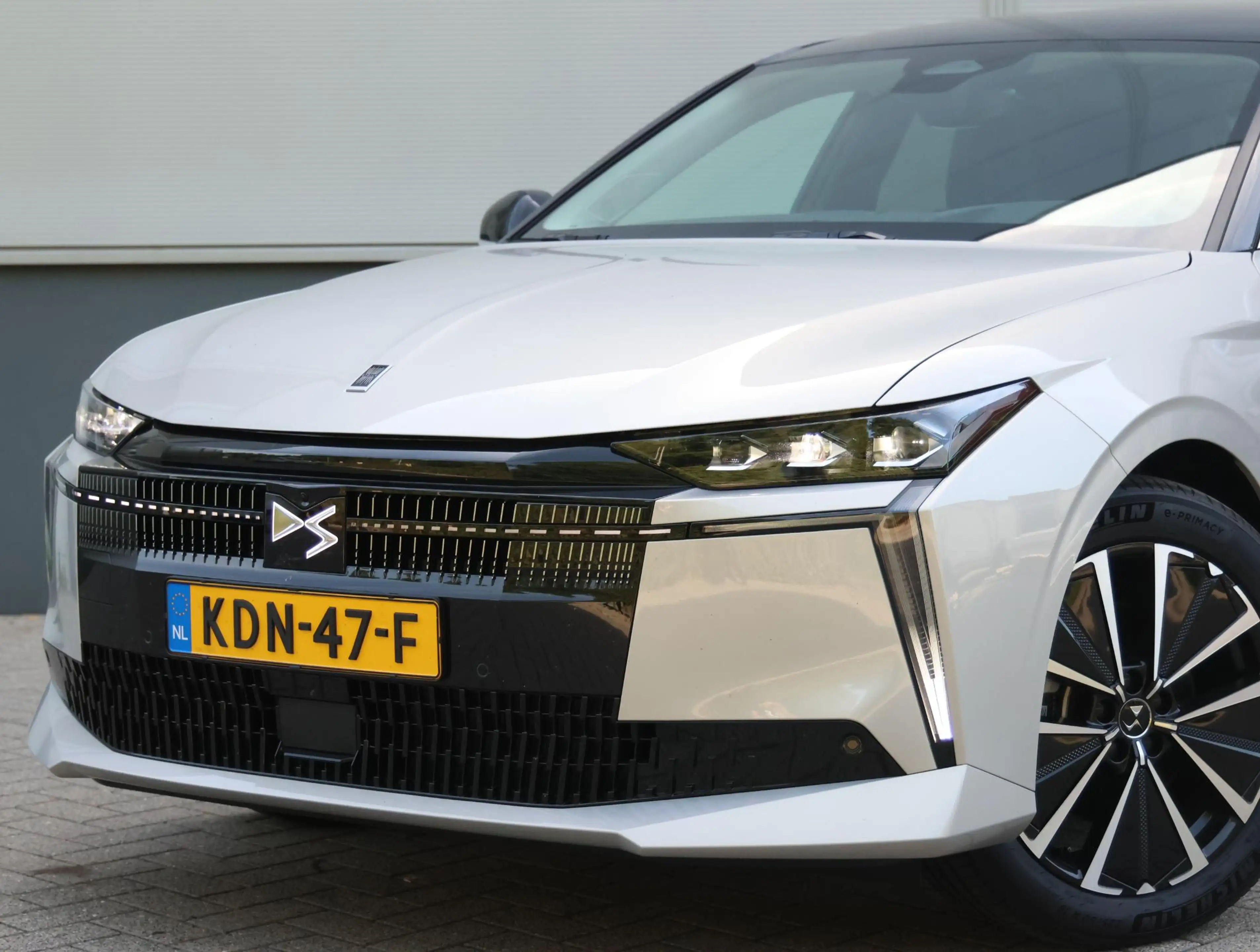 DS Automobiles N°4 E-Tense Etoile Absolute Comfort Tech Pack 58.3 kWh — photo 6