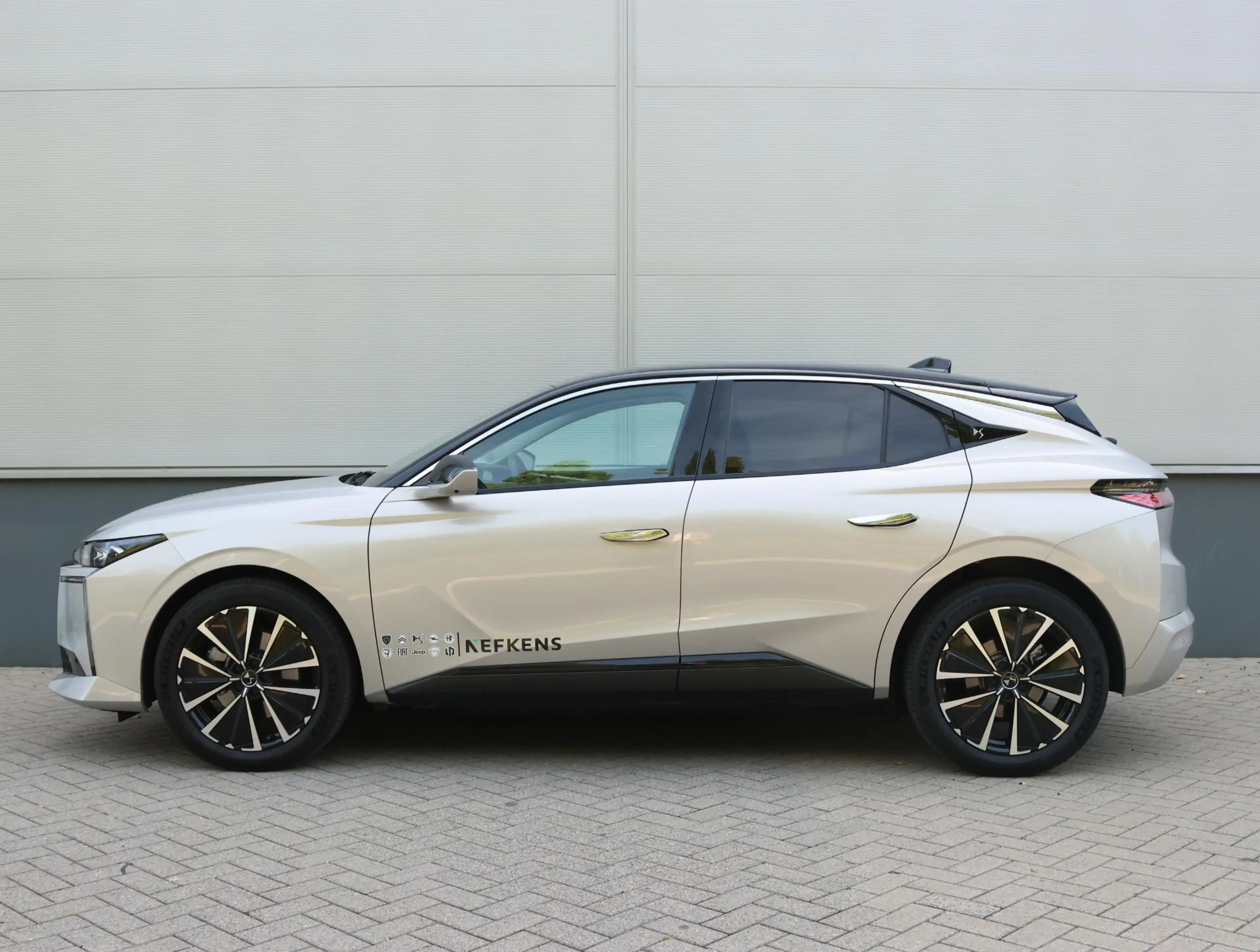DS Automobiles N°4 E-Tense Etoile Absolute Comfort Tech Pack 58.3 kWh — photo 2