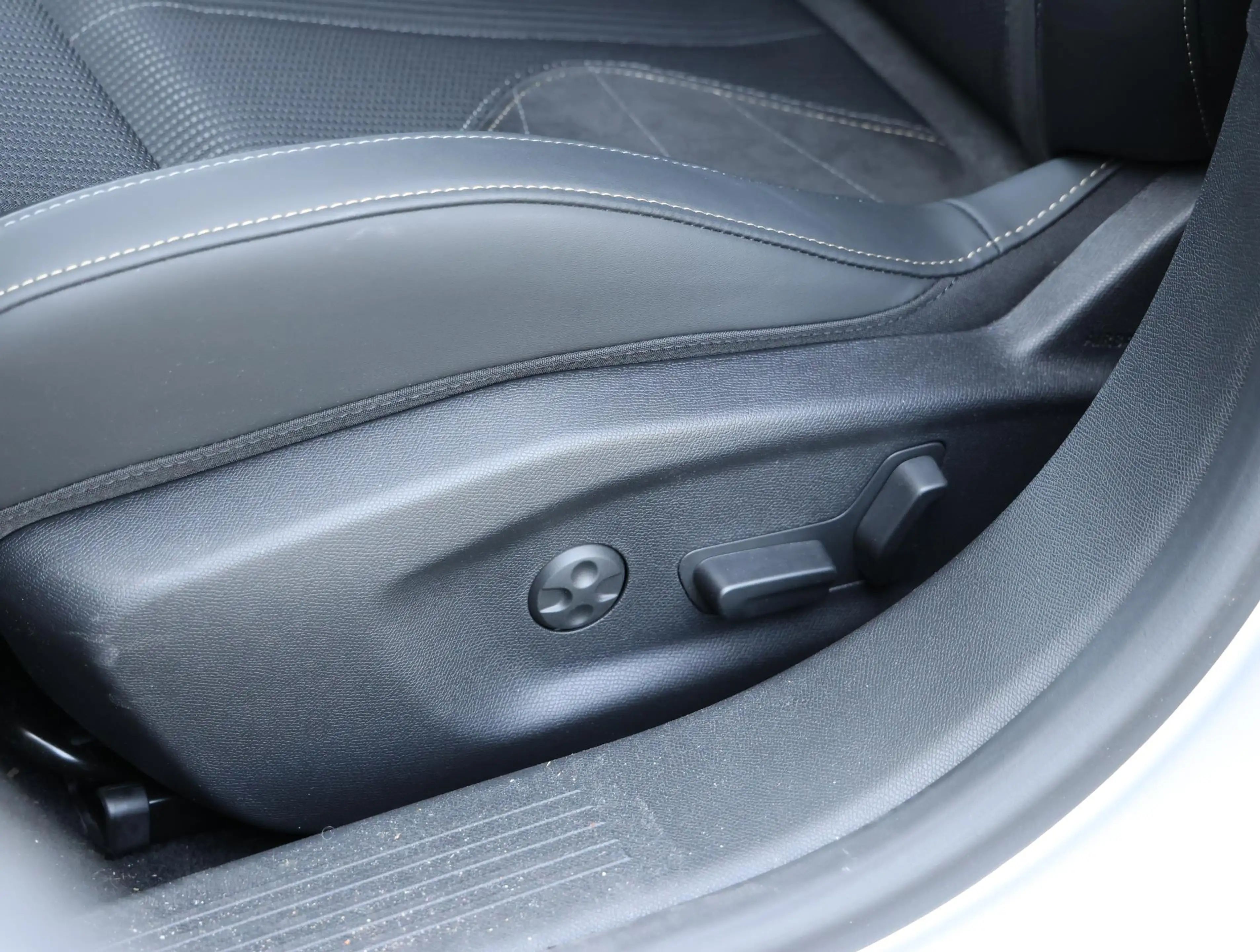 DS Automobiles N°4 E-Tense Etoile Absolute Comfort Tech Pack 58.3 kWh — photo 12