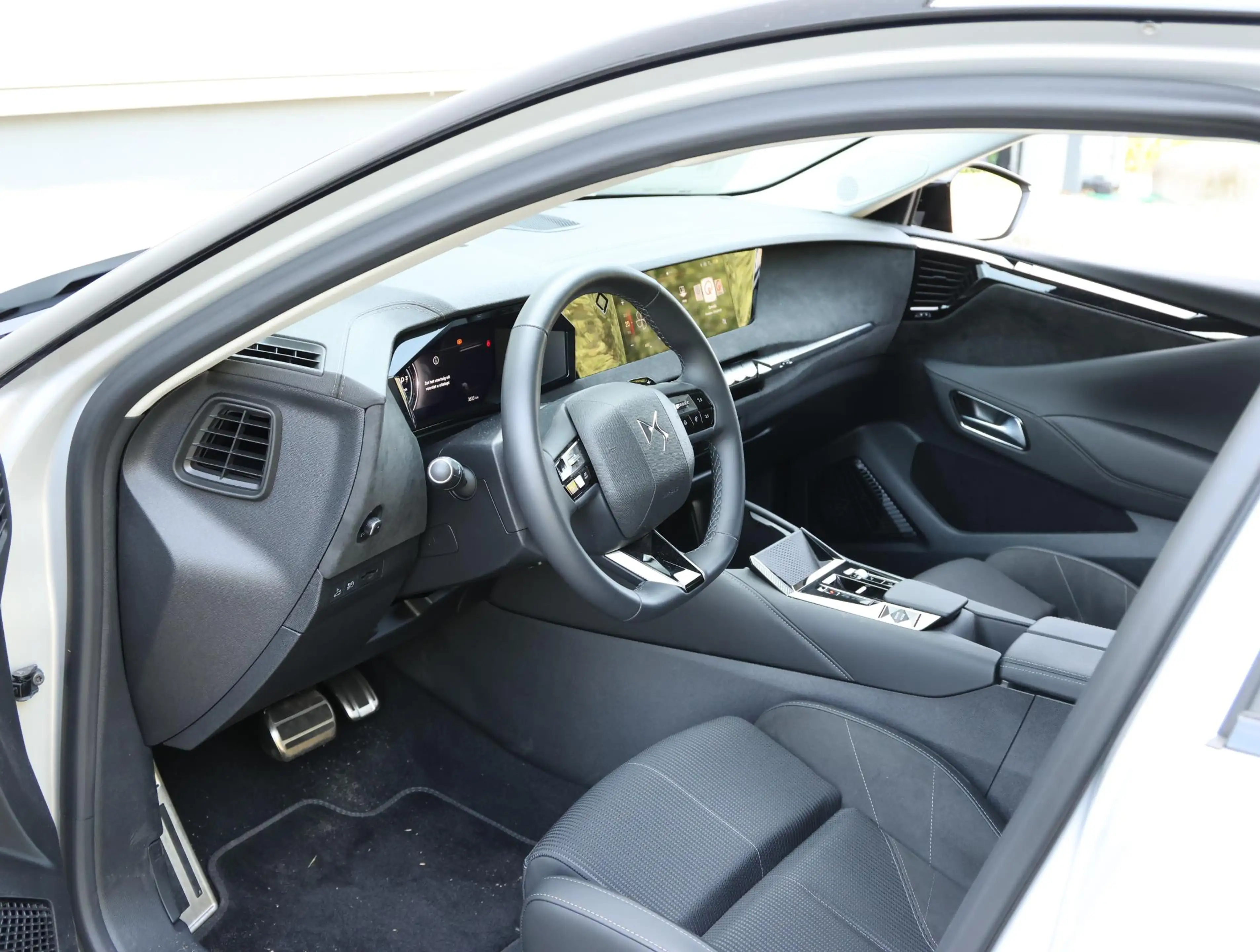 DS Automobiles N°4 E-Tense Etoile Absolute Comfort Tech Pack 58.3 kWh — photo 11