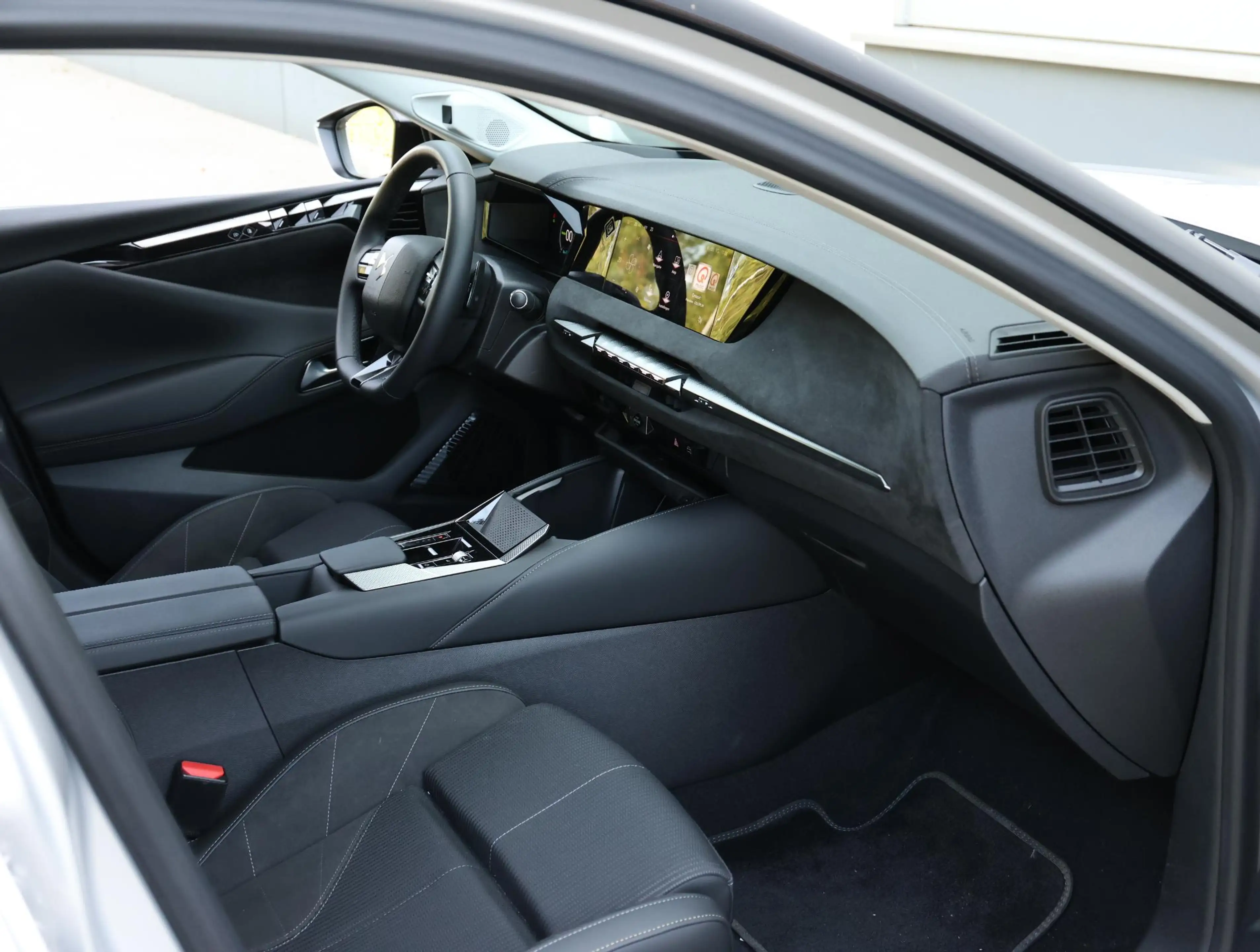 DS Automobiles N°4 E-Tense Etoile Absolute Comfort Tech Pack 58.3 kWh — photo 9