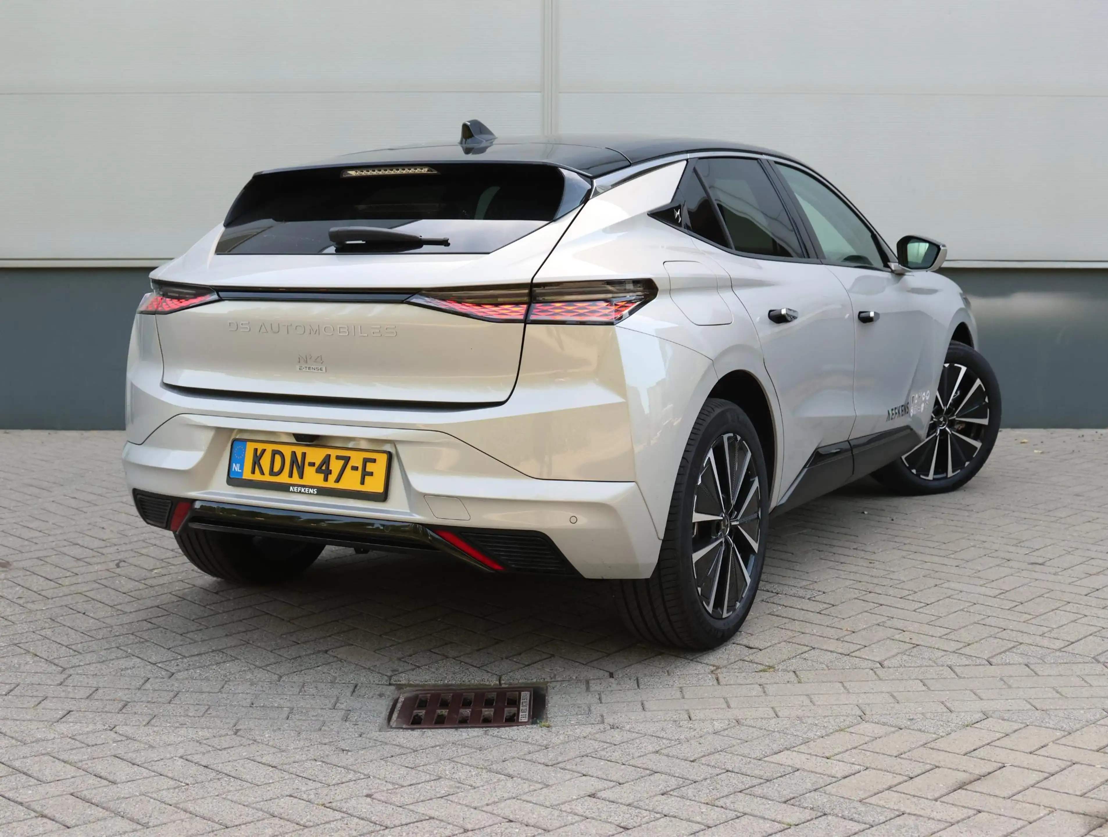 DS Automobiles N°4 E-Tense Etoile Absolute Comfort Tech Pack 58.3 kWh — photo 3