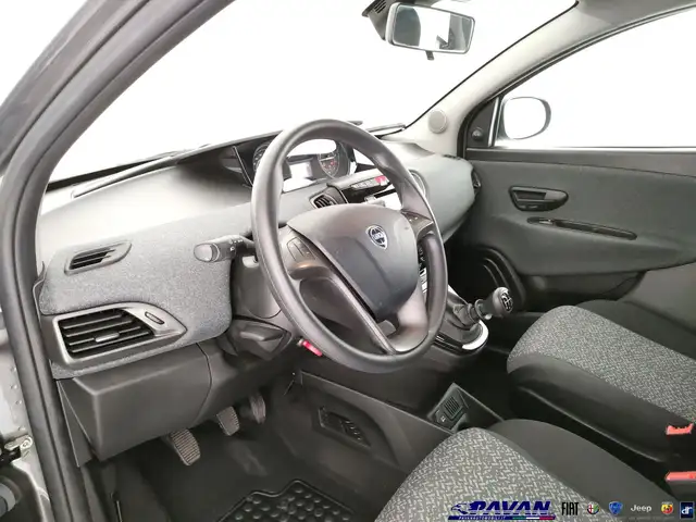 Lancia Ypsilon view 11