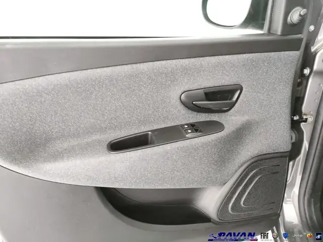Lancia Ypsilon view 10