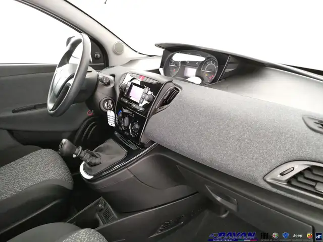 Lancia Ypsilon view 15