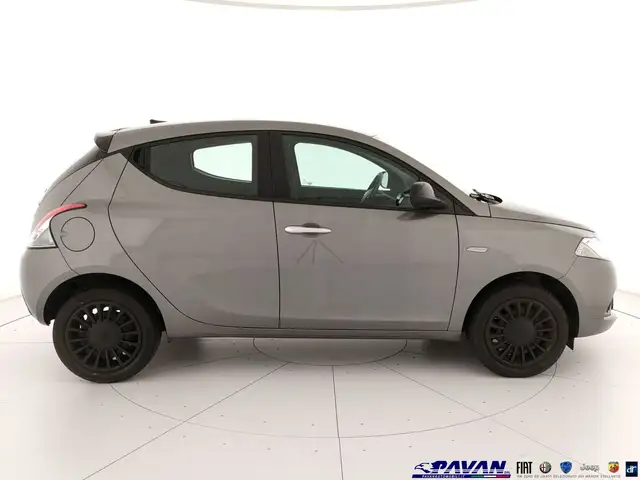 Lancia Ypsilon view 4