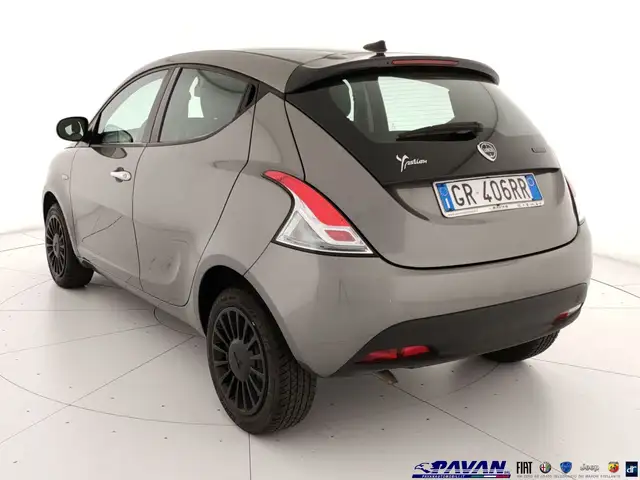 Lancia Ypsilon view 7