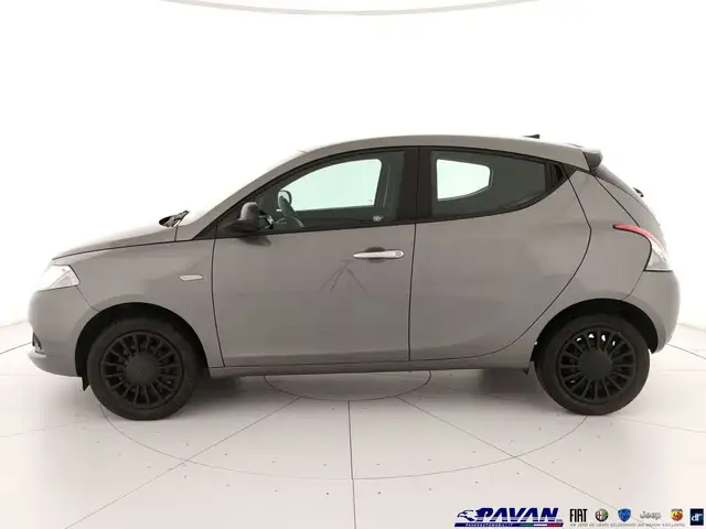Lancia Ypsilon view 8