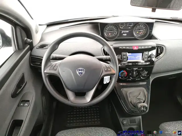 Lancia Ypsilon view 14