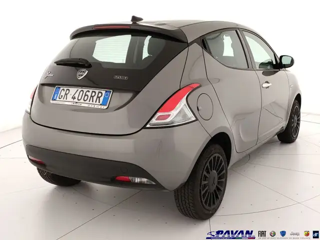 Lancia Ypsilon view 5