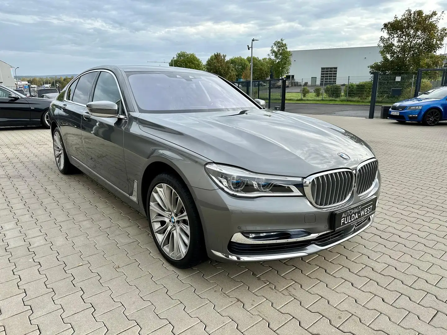 BMW 750 i xDrive Pure Excellence Laser DriveAssist+ Gris - 2