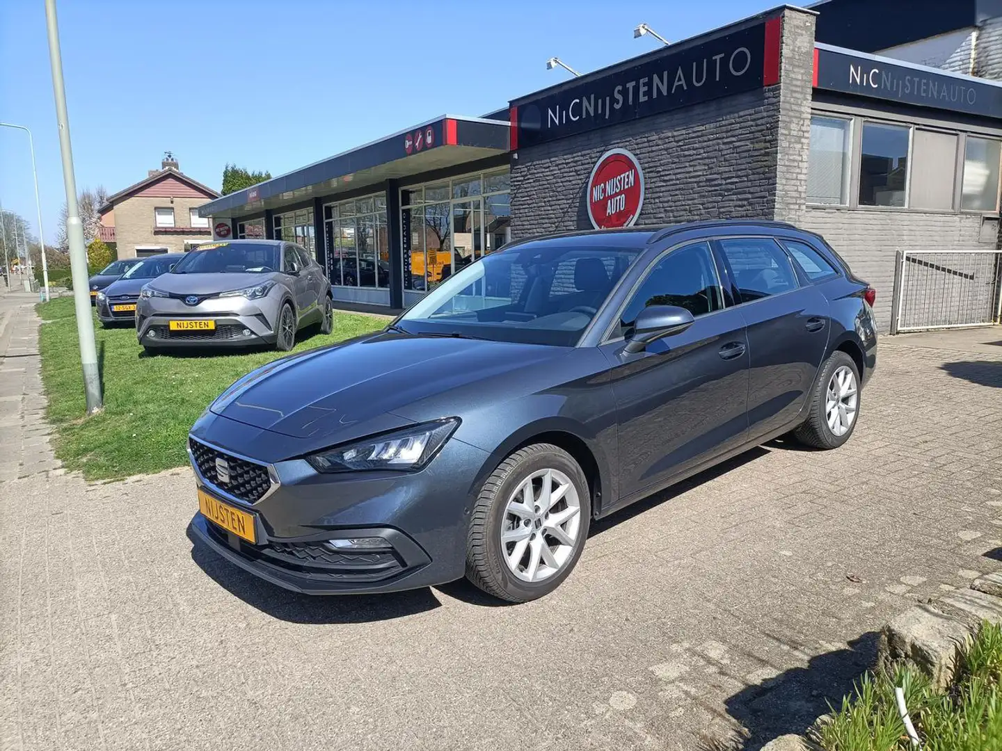 SEAT Leon SPORTSTOURER 1.5 TSI Style Business Intense, Navi, Grijs - 1