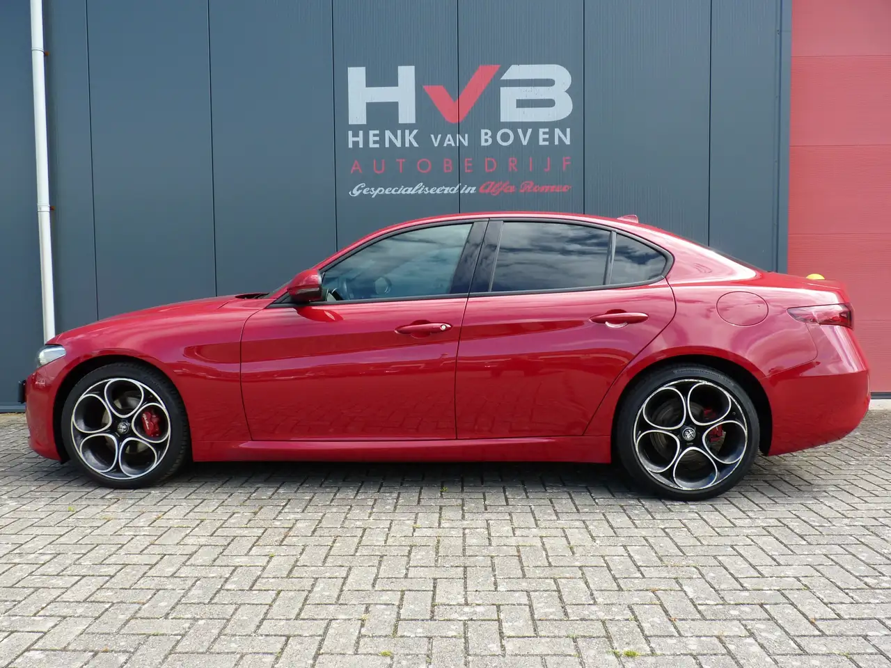 Alfa Romeo Giulia 2023 — фото 16