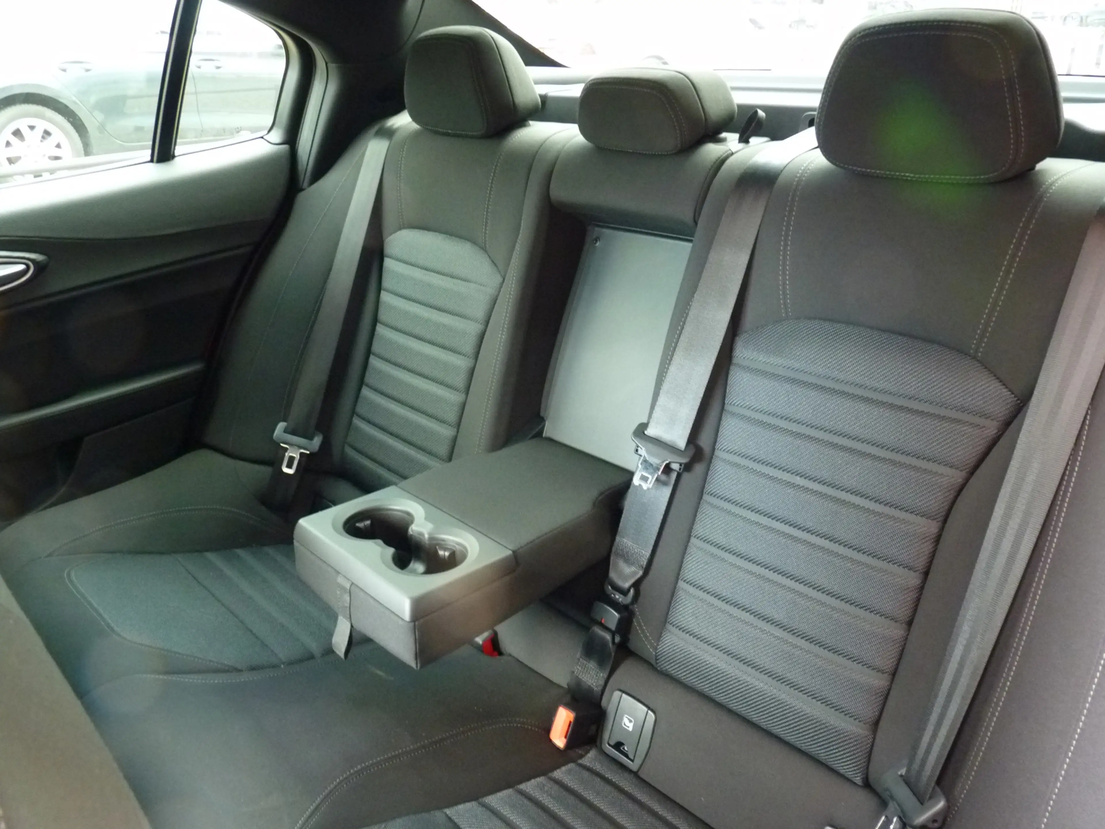 Alfa Romeo Giulia 2.0T Super — photo 14