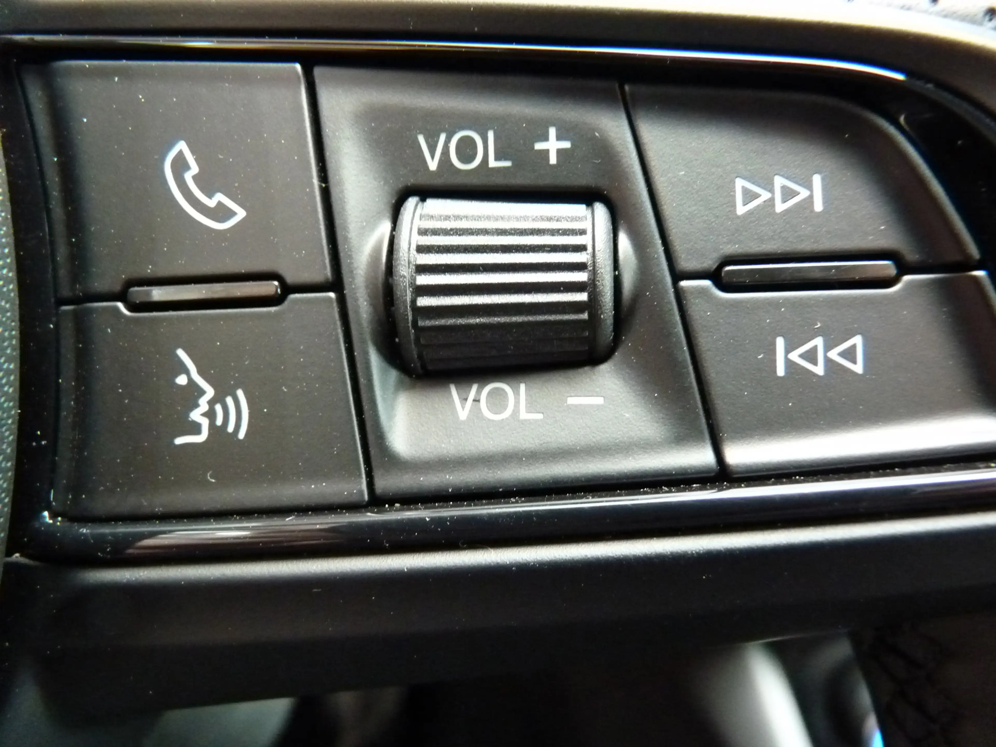 Alfa Romeo Giulia 2.0T Super — photo 8
