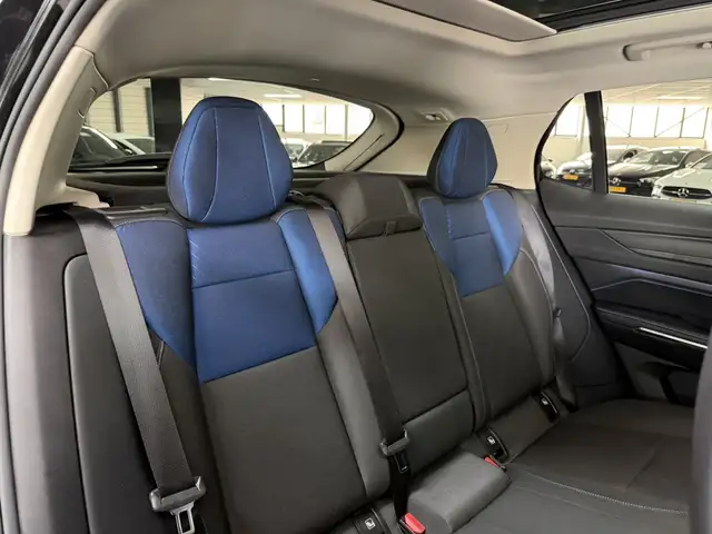 Lynk & Co 01 view 10