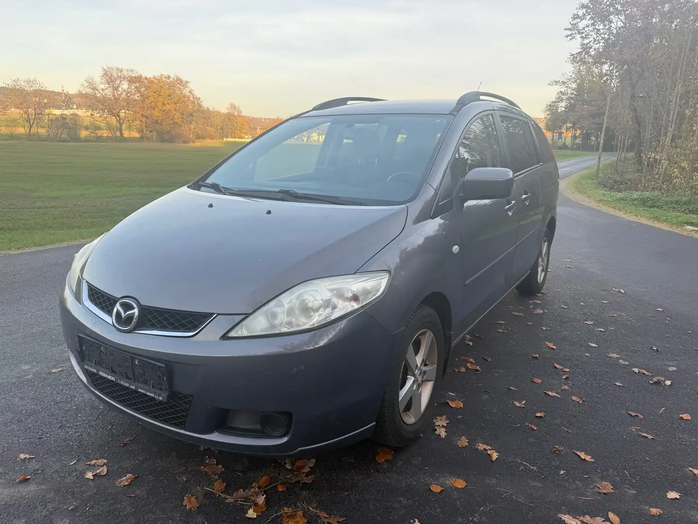 Mazda 5 Grau - 1