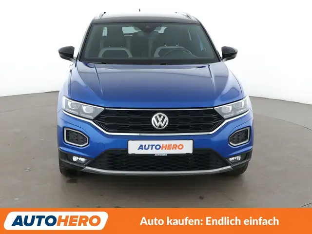 Volkswagen T-Roc view 9