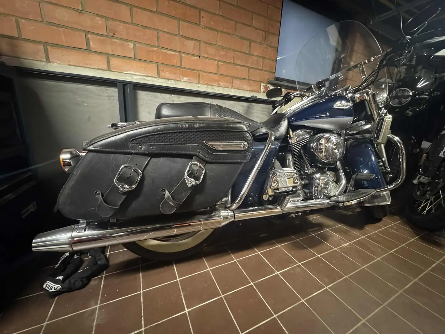 Harley-Davidson Road King Classic Blauw - 2