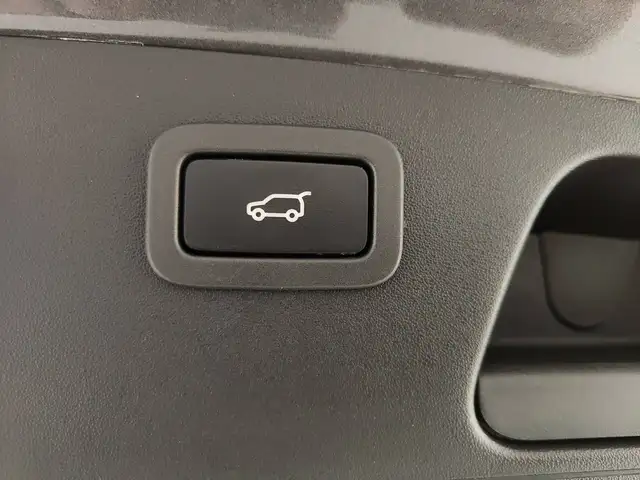 Jaguar E-Pace view 11