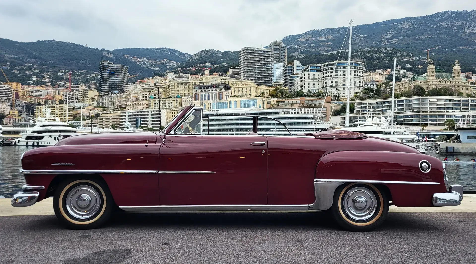 Chrysler New Yorker Windsor Deluxe Красный - 1