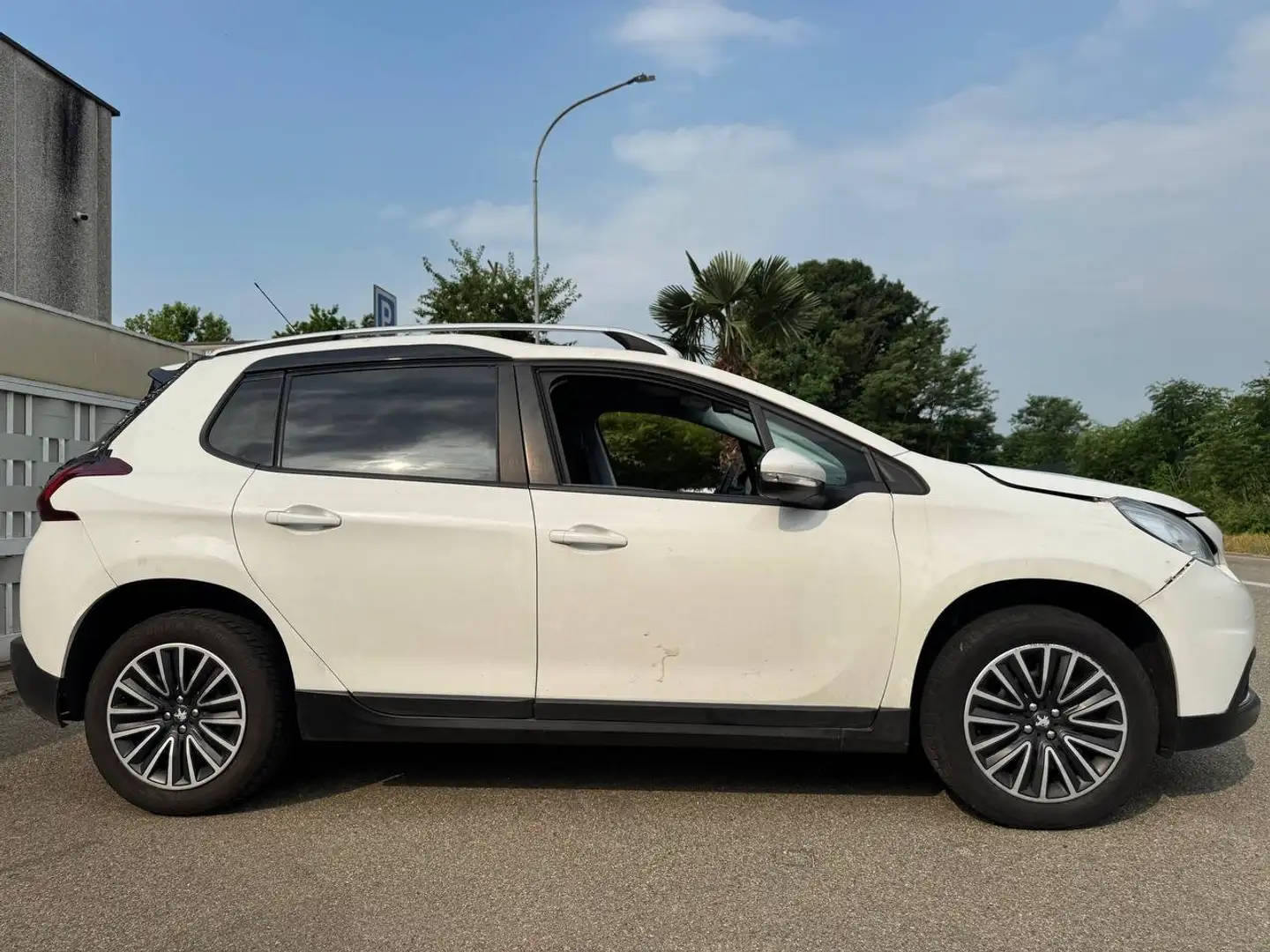 Peugeot 2008 1.6 bluehdi Active 75cv*INCIDENTATA*92.000KM* Bianco - 2