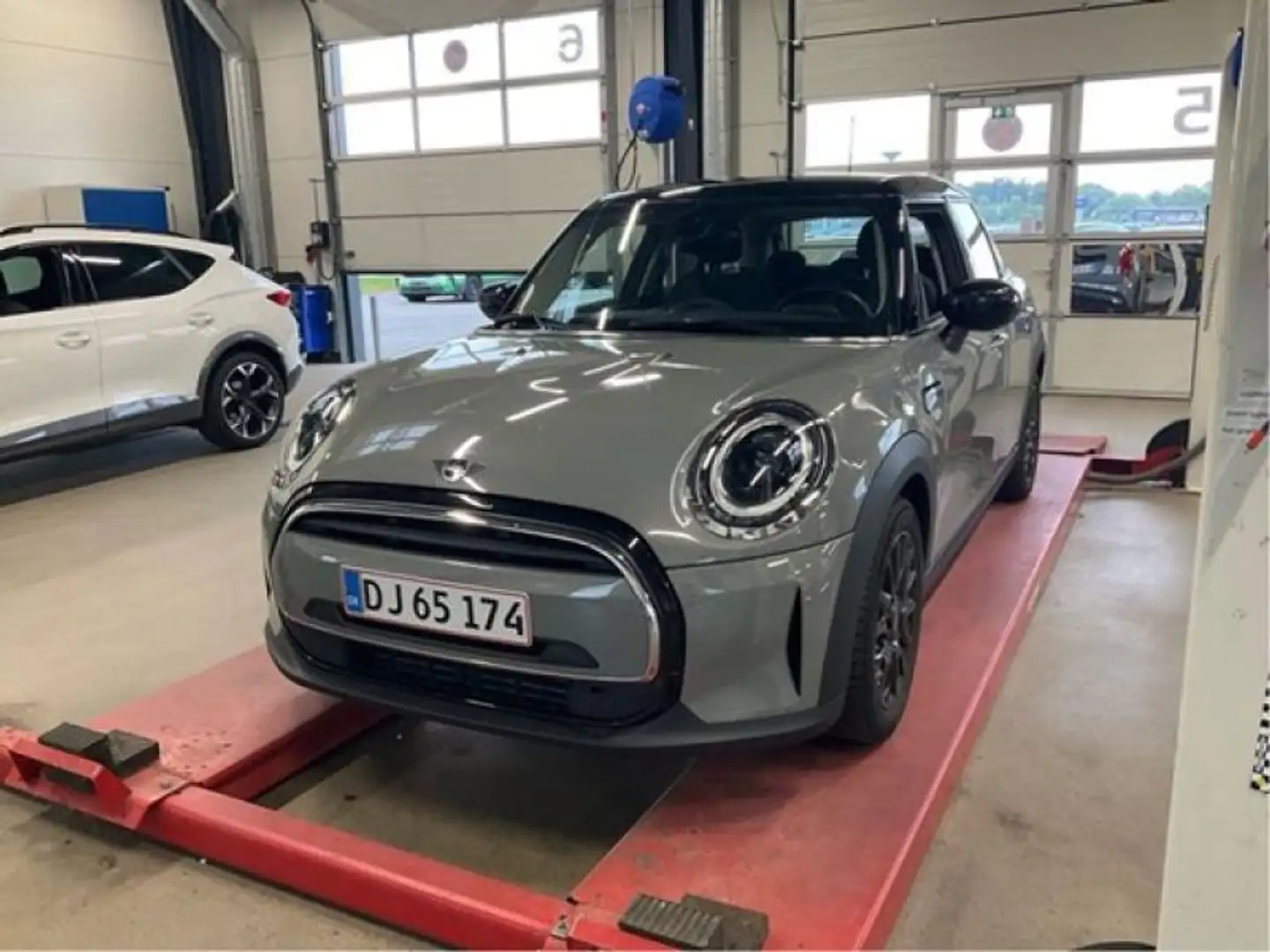 MINI Cooper Cooper 136ch Edition Camden BVA7 Gris - 1