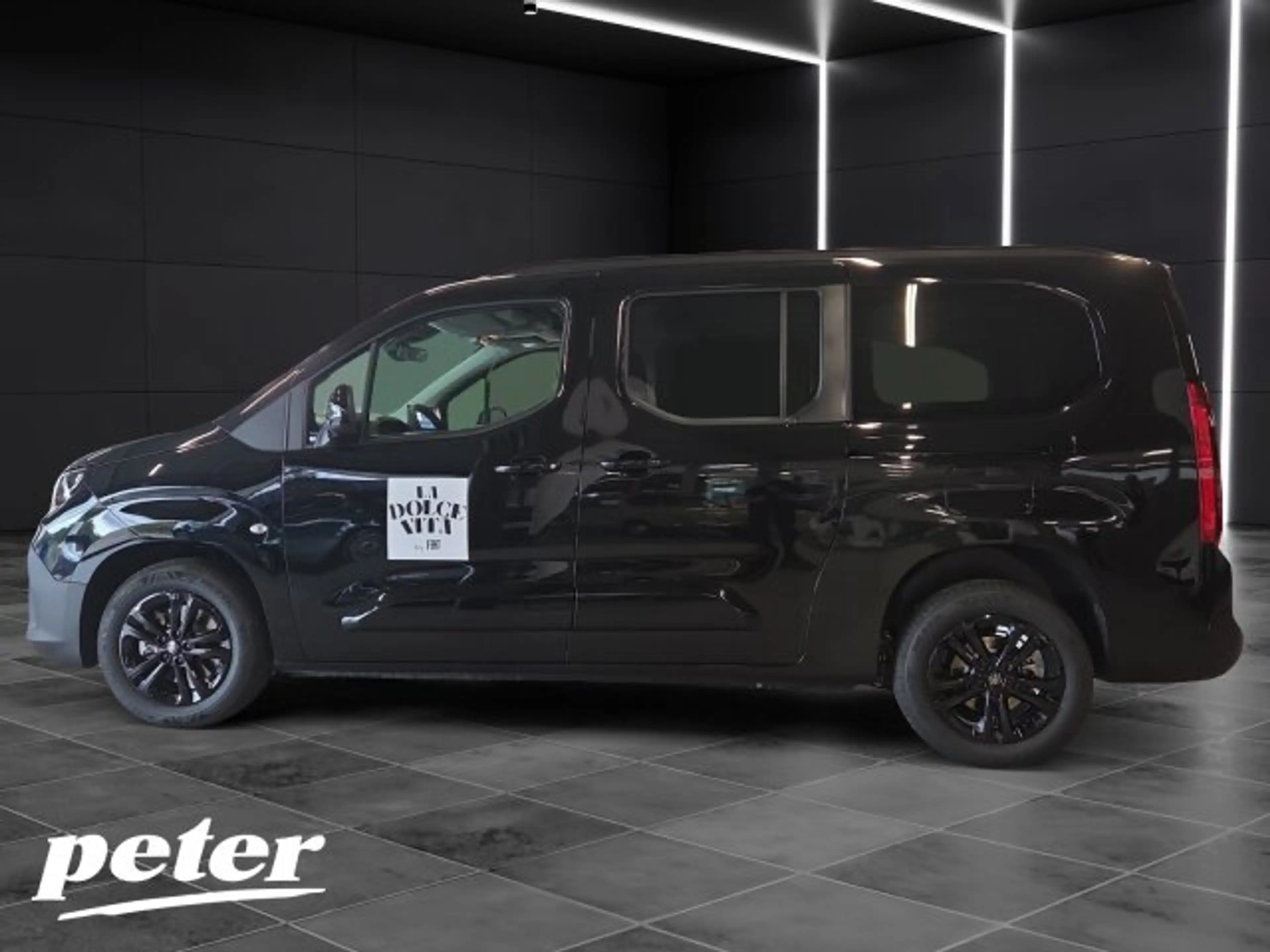 Fiat Qubo Qubo L 7-Sitzer ICON 1.5 Diesel 130PS AT BAR TZ — photo 2