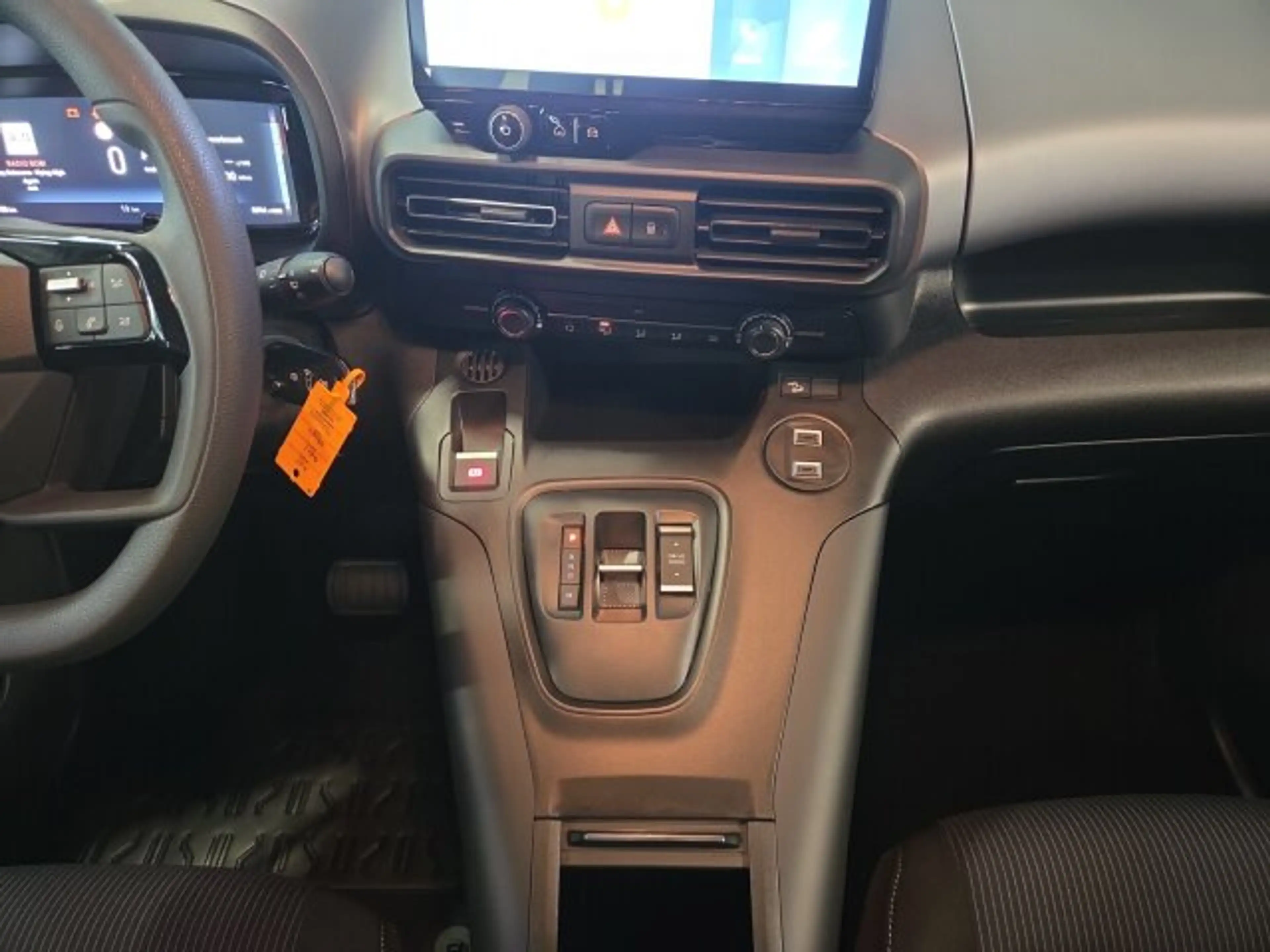 Fiat Qubo Qubo L 7-Sitzer ICON 1.5 Diesel 130PS AT BAR TZ — photo 15