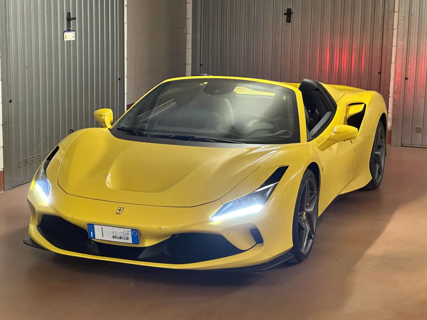Ferrari F8 Spider Yellow - 1
