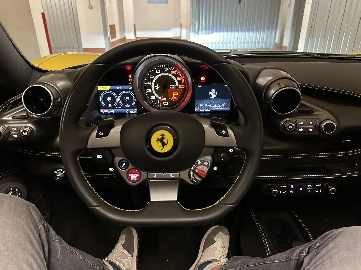 Ferrari F8 Spider Yellow - 2
