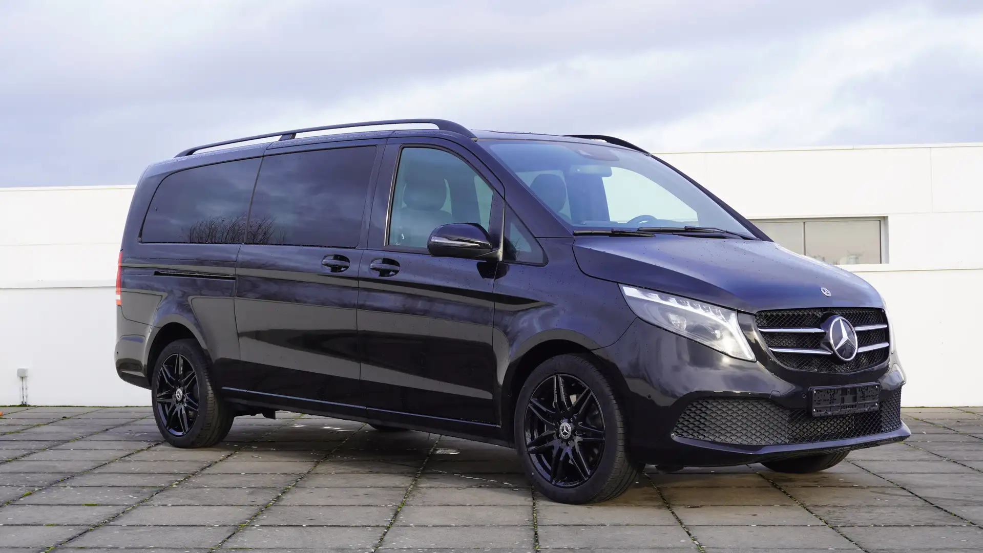 Mercedes-Benz V 300 d AMG EXTRA LANG/19"/EDITION/SPORT/DISTRONIC/NAVI Noir - 1