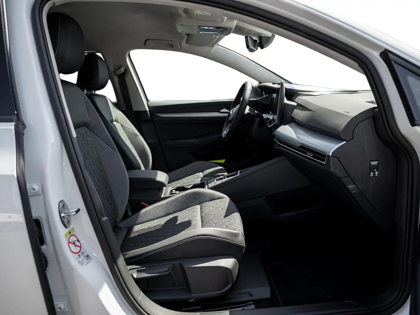 Volkswagen Golf VIII 1.5 eTSI Goal AHK ACC FACEL. LED Weiß - 2