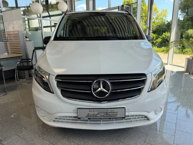 Mercedes-Benz Vito view 2
