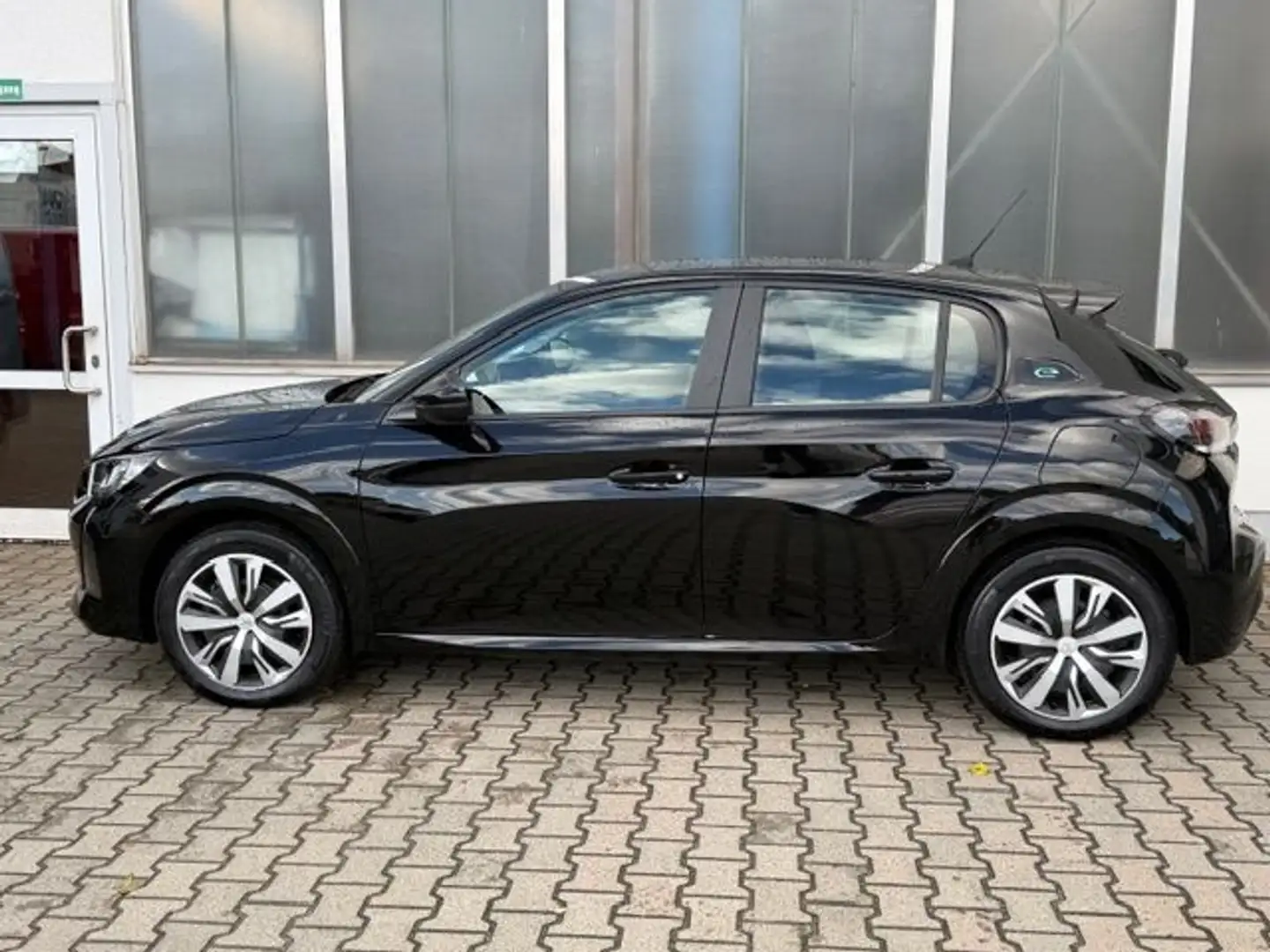 Peugeot 208 Elektromotor 136 Active Pack Schwarz - 2