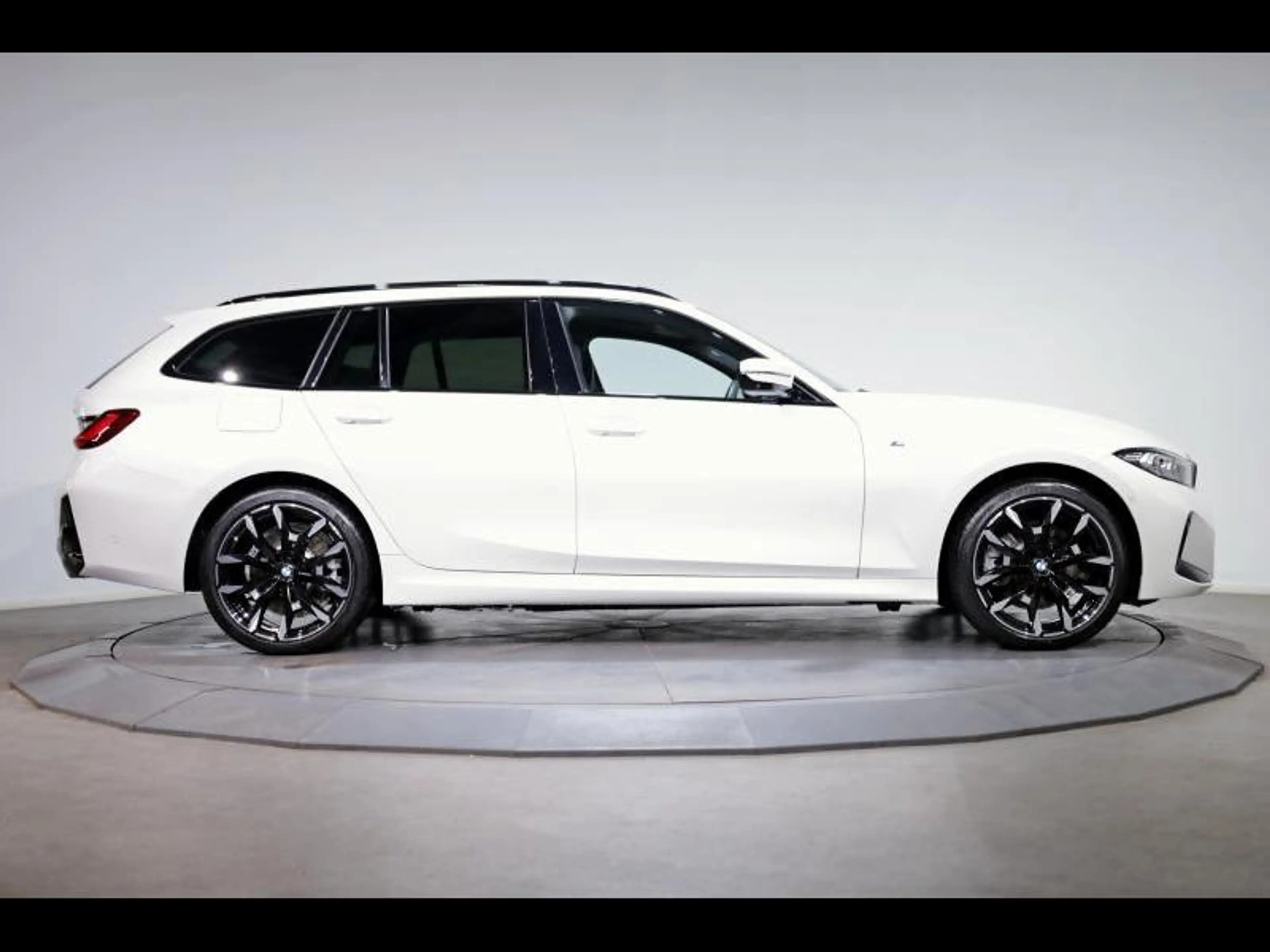 BMW 330 e xDrive Touring Kit M Sport — photo 3