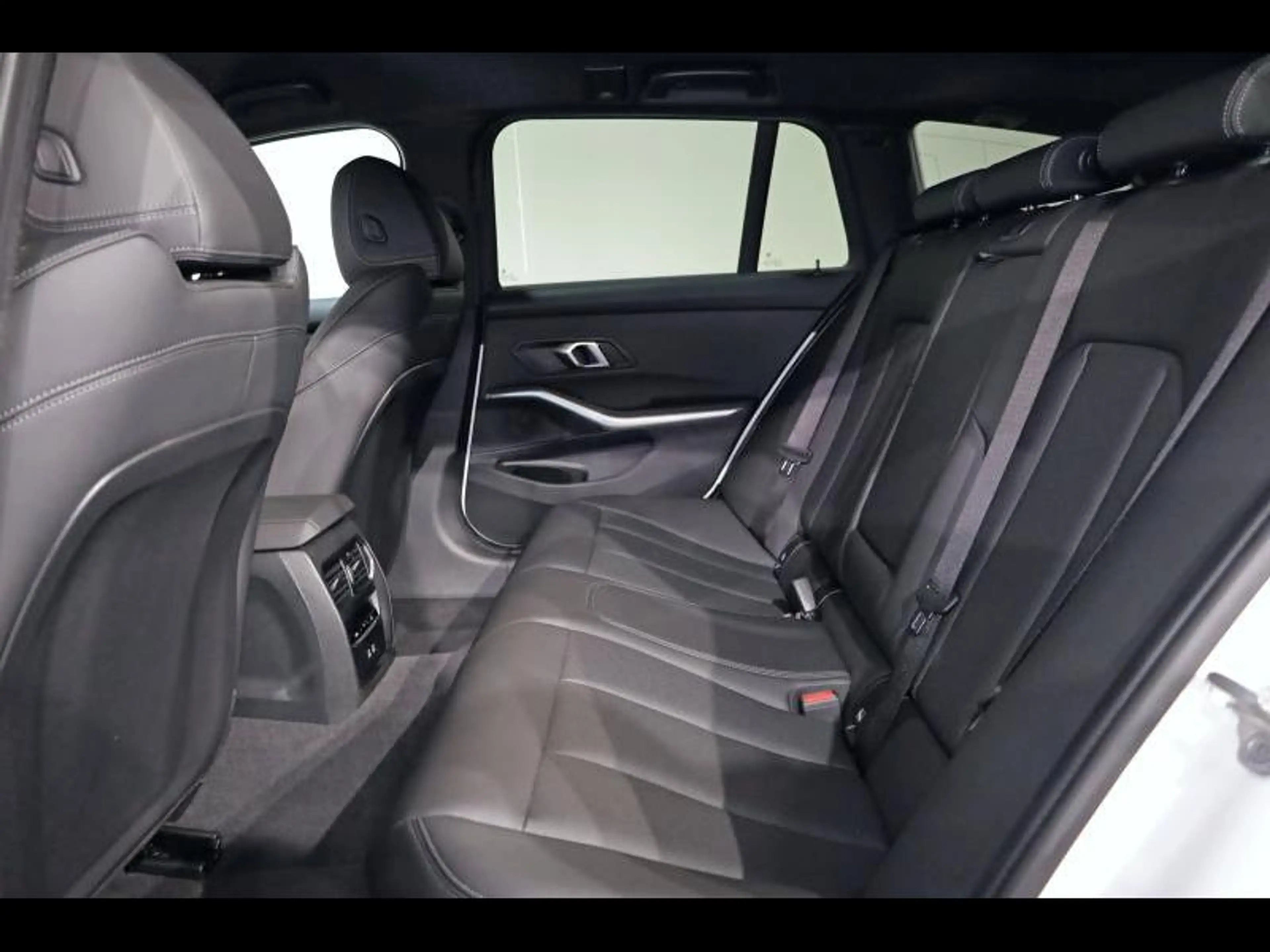 BMW 330 e xDrive Touring Kit M Sport — photo 11