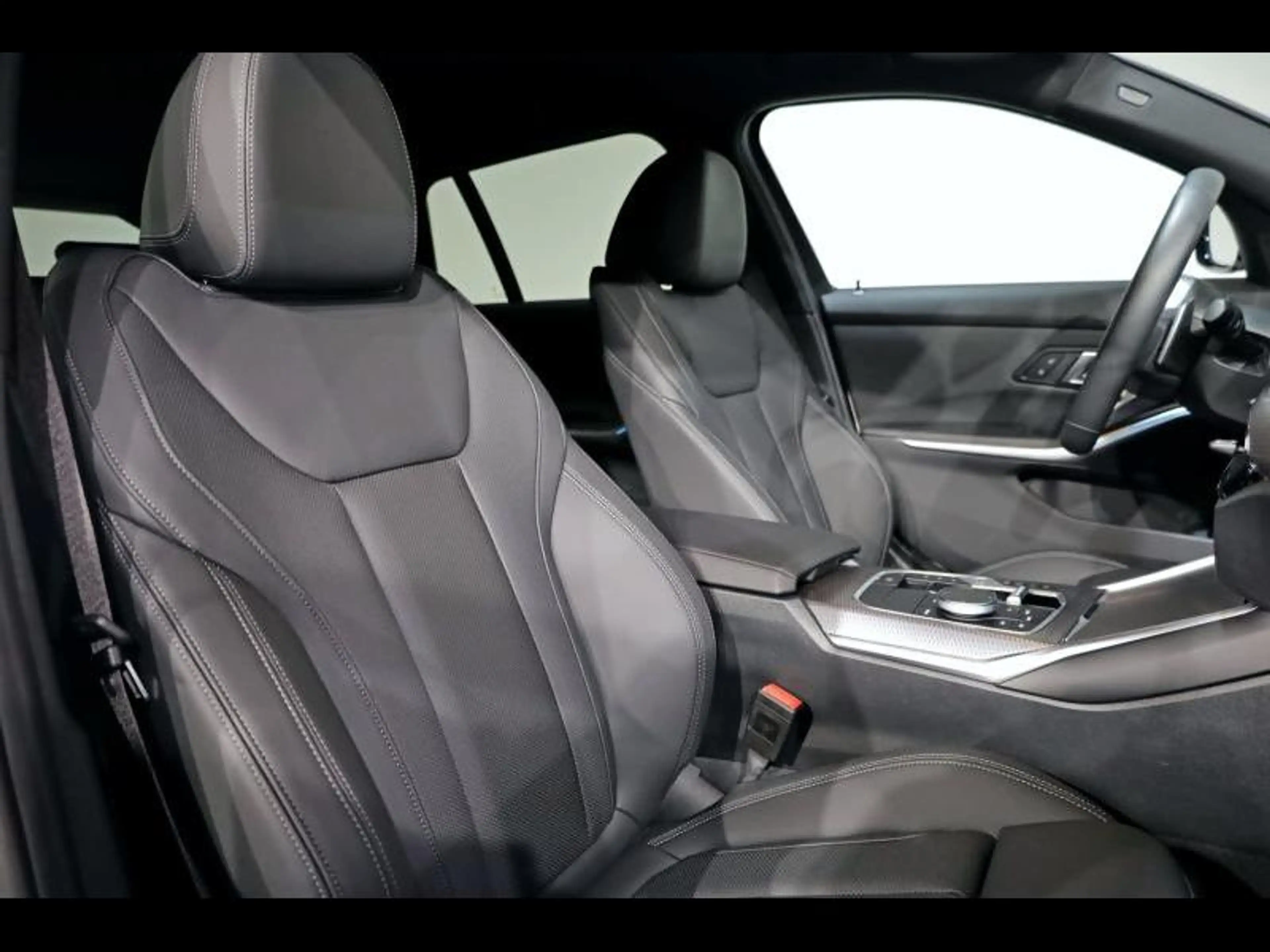 BMW 330 e xDrive Touring Kit M Sport — photo 10