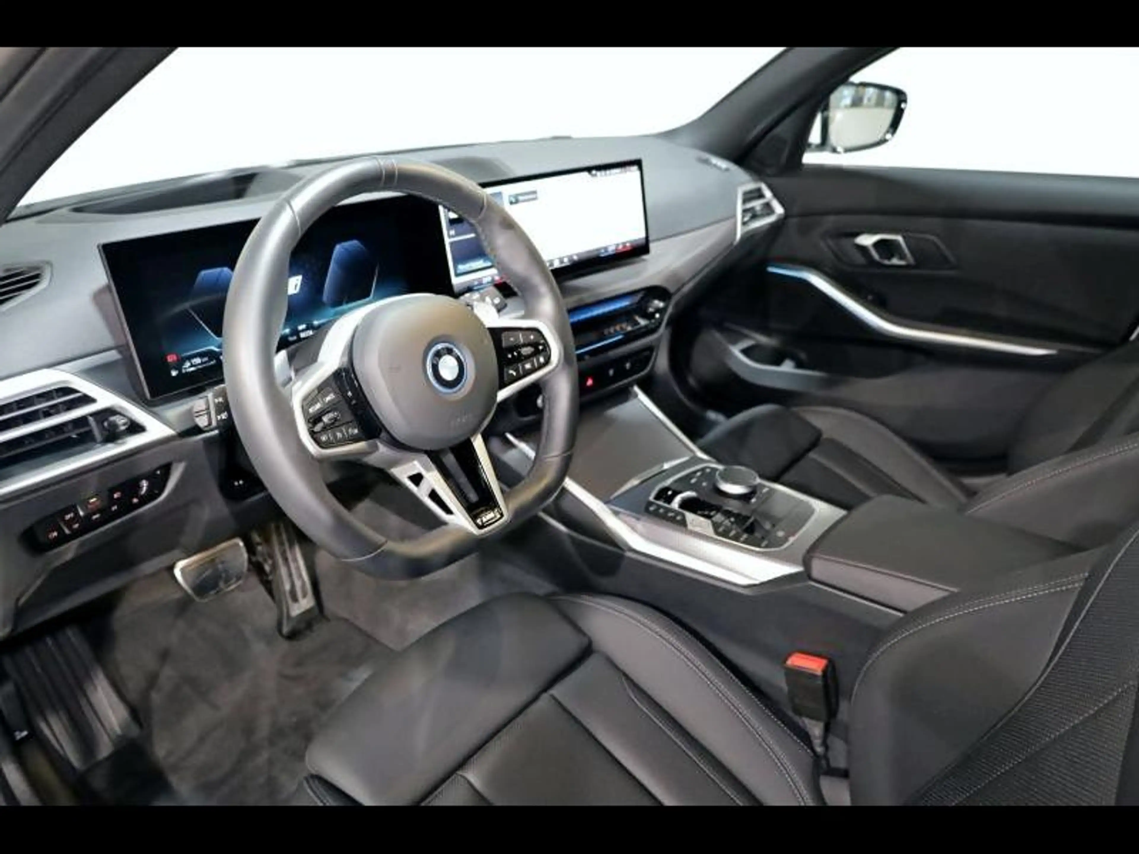 BMW 330 e xDrive Touring Kit M Sport — photo 6
