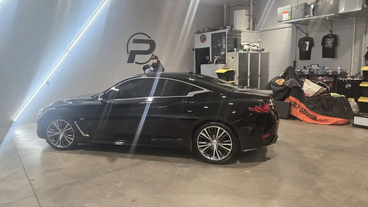 Infiniti Q60 снимка Infiniti Q60