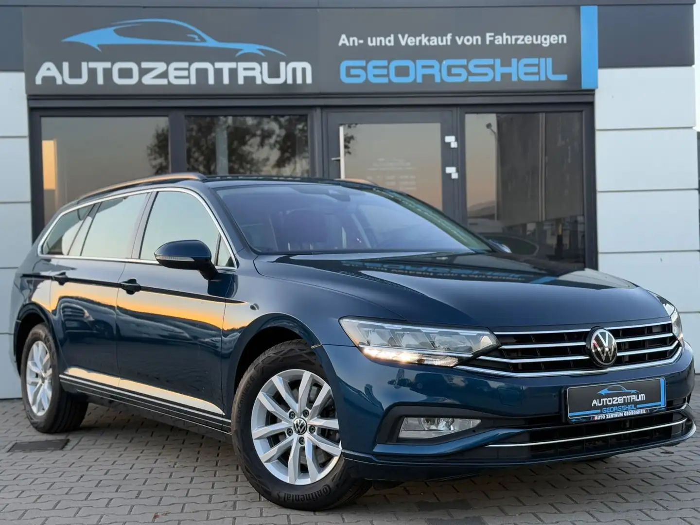 Volkswagen Passat Variant Passat Business/ACC/LED/AHK/Massage/CarPlay/1-HA Bleu - 1