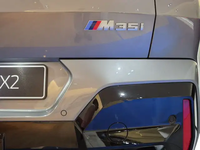 BMW X2 view 21