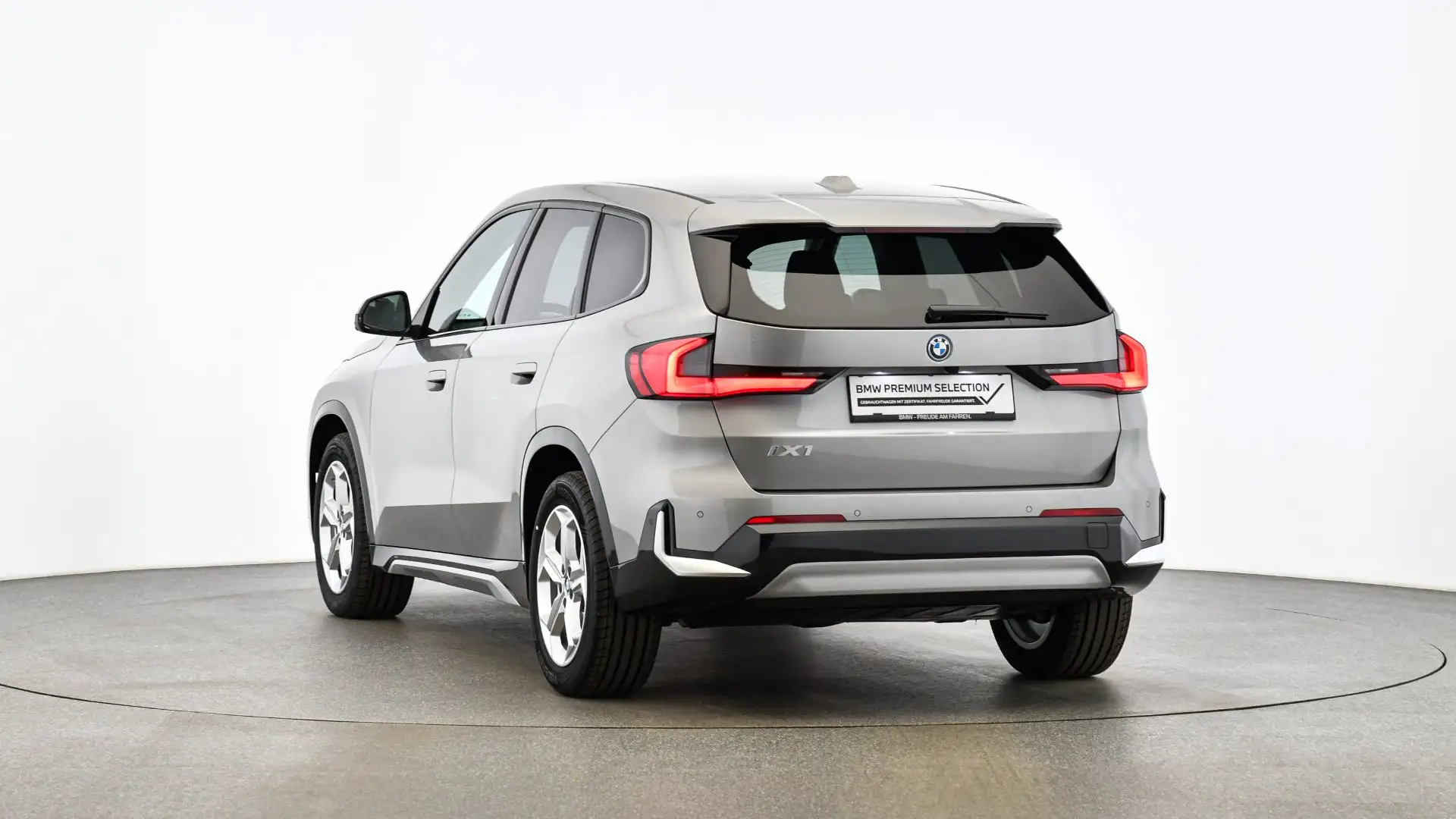 BMW iX1 eDrive20 Silber - 2