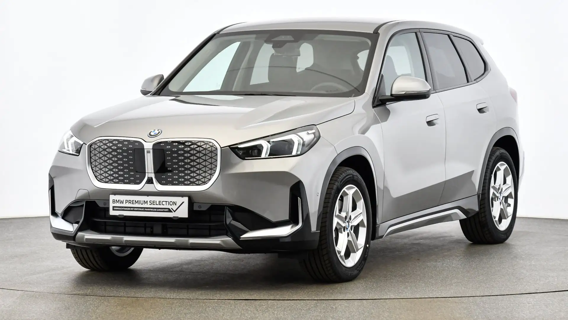 BMW iX1 eDrive20 Silber - 1