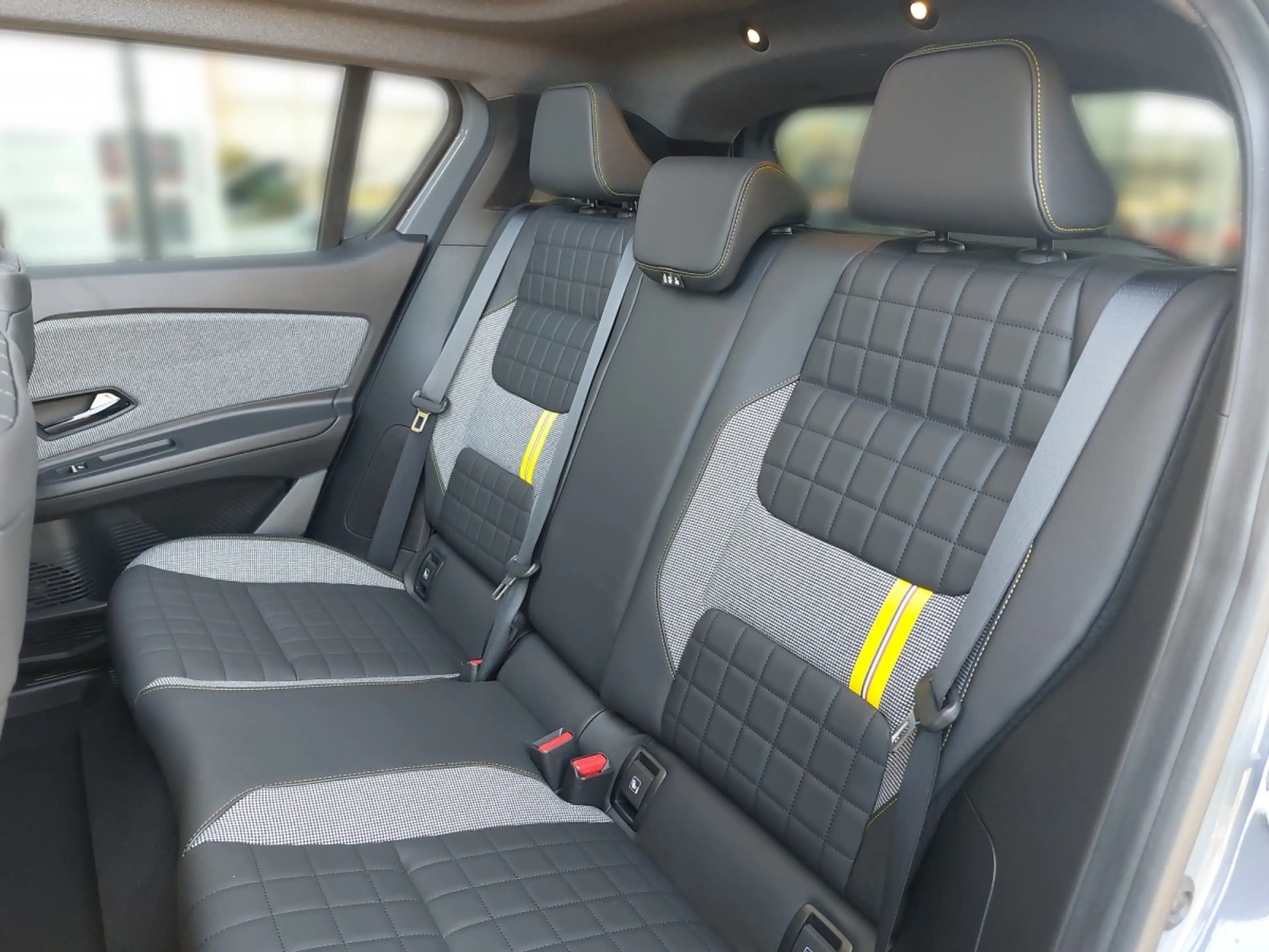 Renault R 4 E-Tech 150 PS 52kWh Comfort Range Iconic Plein Sud — photo 11