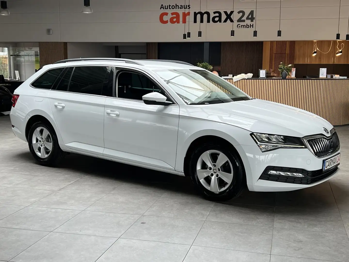 Skoda Superb Ambition 2.0 TDI SmartLink DAB+ NAVI DSG Weiß - 1
