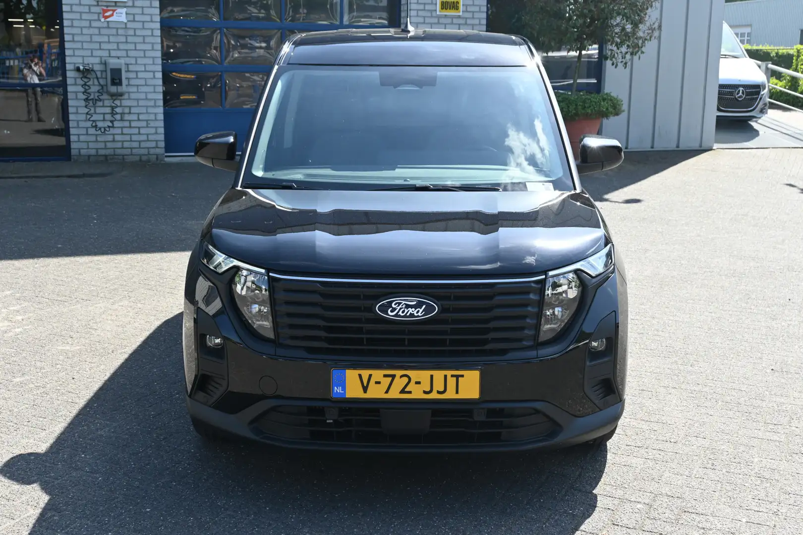 Ford Transit Courier 1.0i EcoBoost Limited Adaptive cruise control, Nav Negro - 2