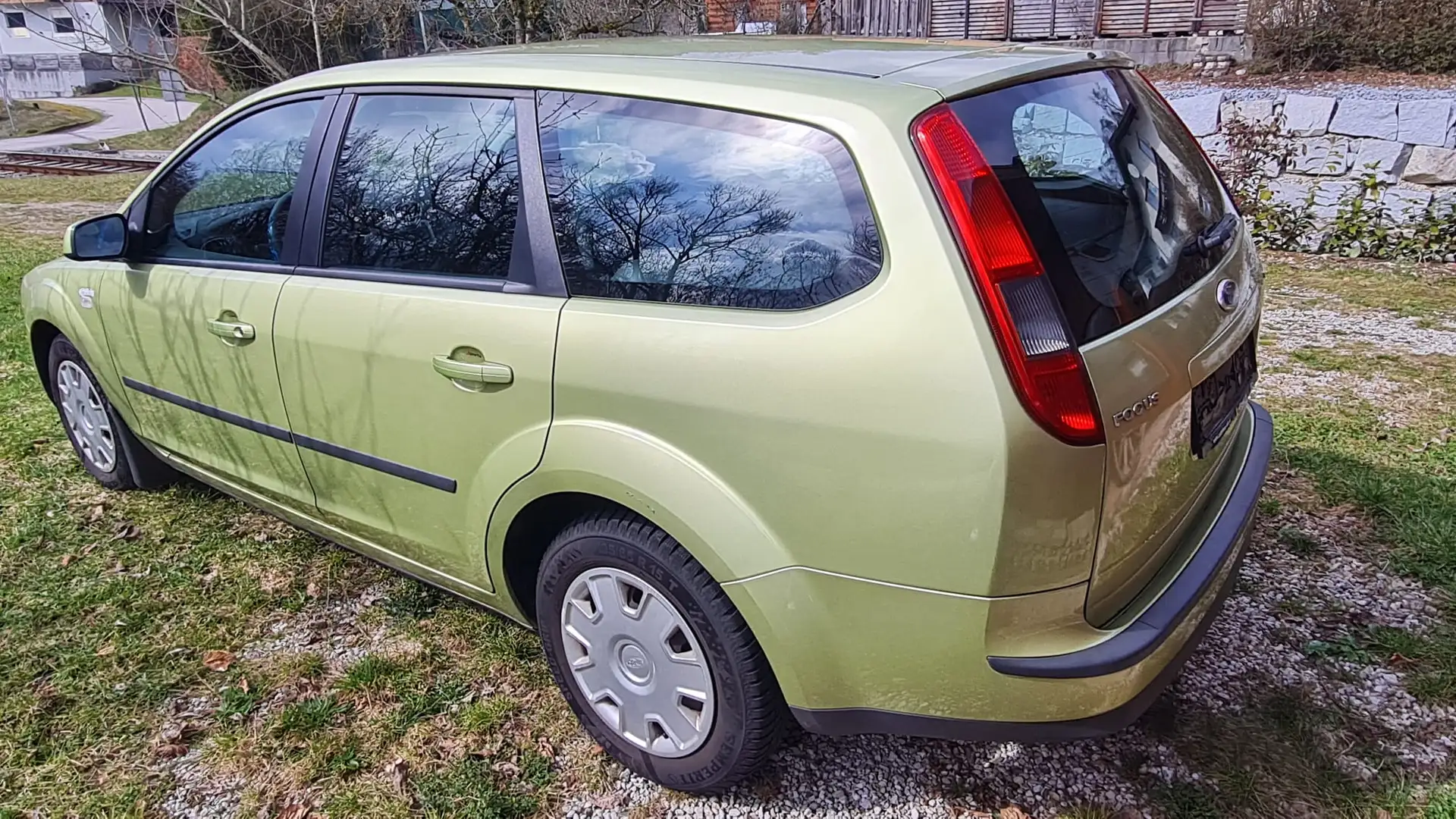 Ford Focus Focus Traveller Trend  1,6 TDCi Trend Grün - 2